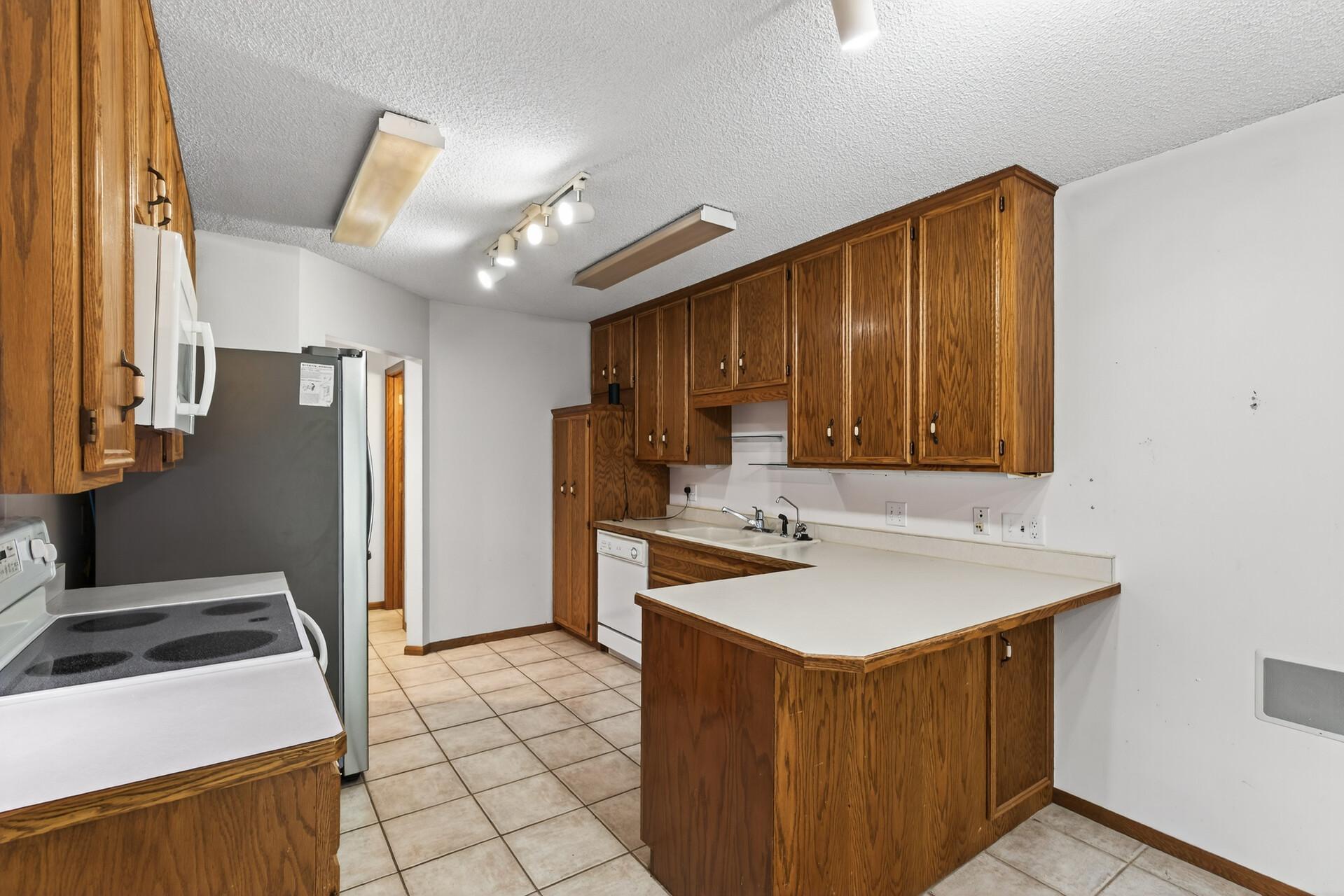 5357 Upper 147th Street West Apple Valley, MN 55124 - Photo 10 of 34