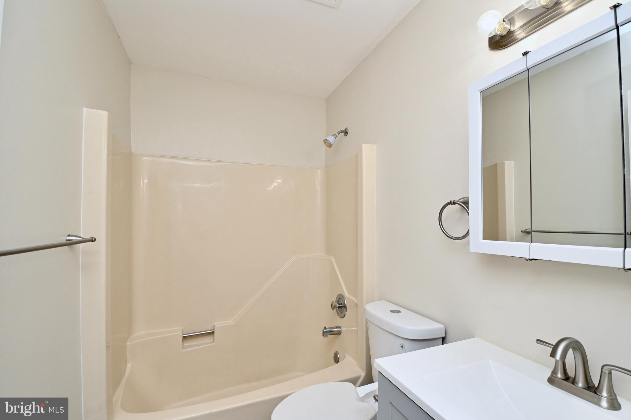 30 Johnson Road Pasadena, MD 21122 - Photo 20 of 51 Hallway bathroom