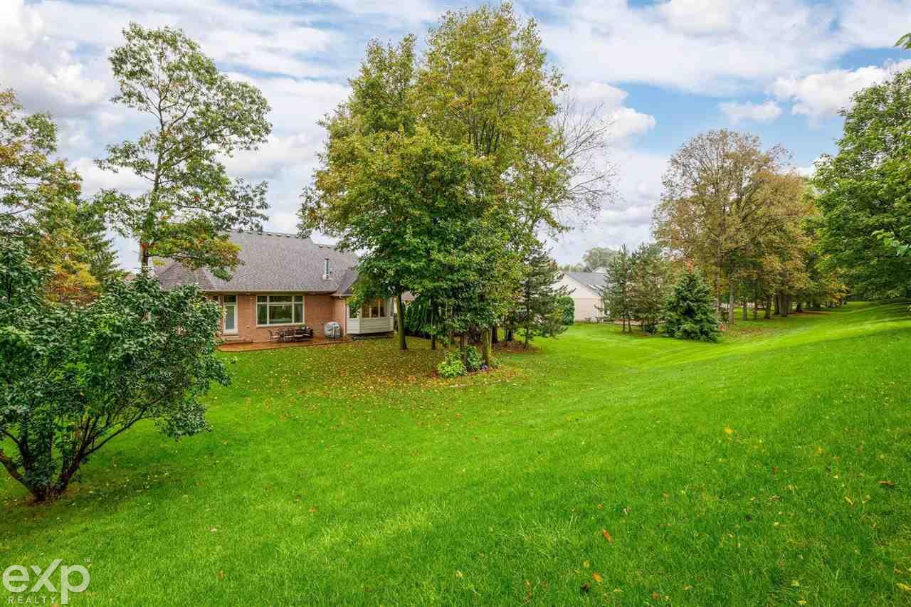 2138 Avon Lake Lane Rochester, MI 48307 - Photo 39 of 40 50064356-38.JPG
