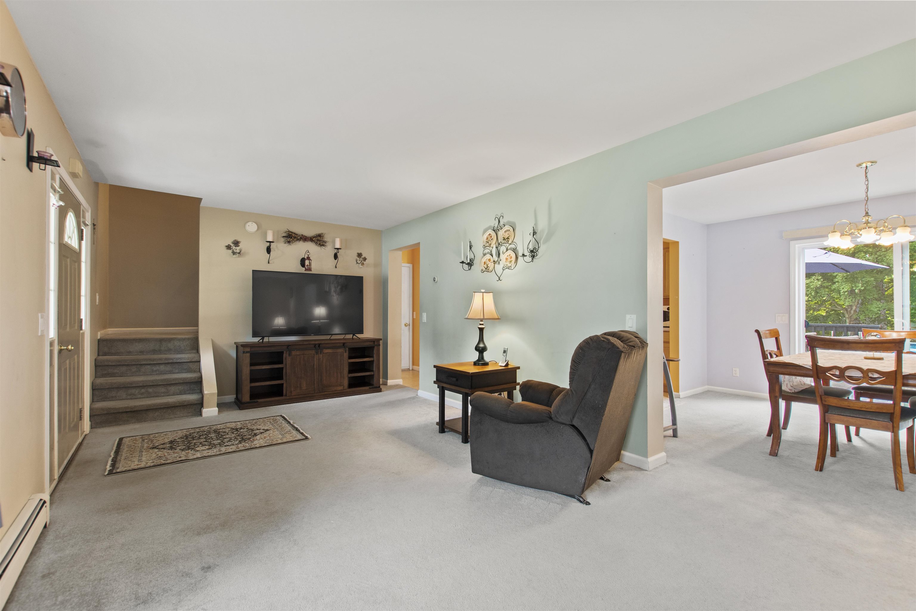 19 Royal Street Bennington, VT 05257 - Photo 3 of 32