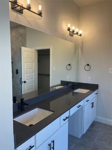 an empty room with windows and ceiling fan