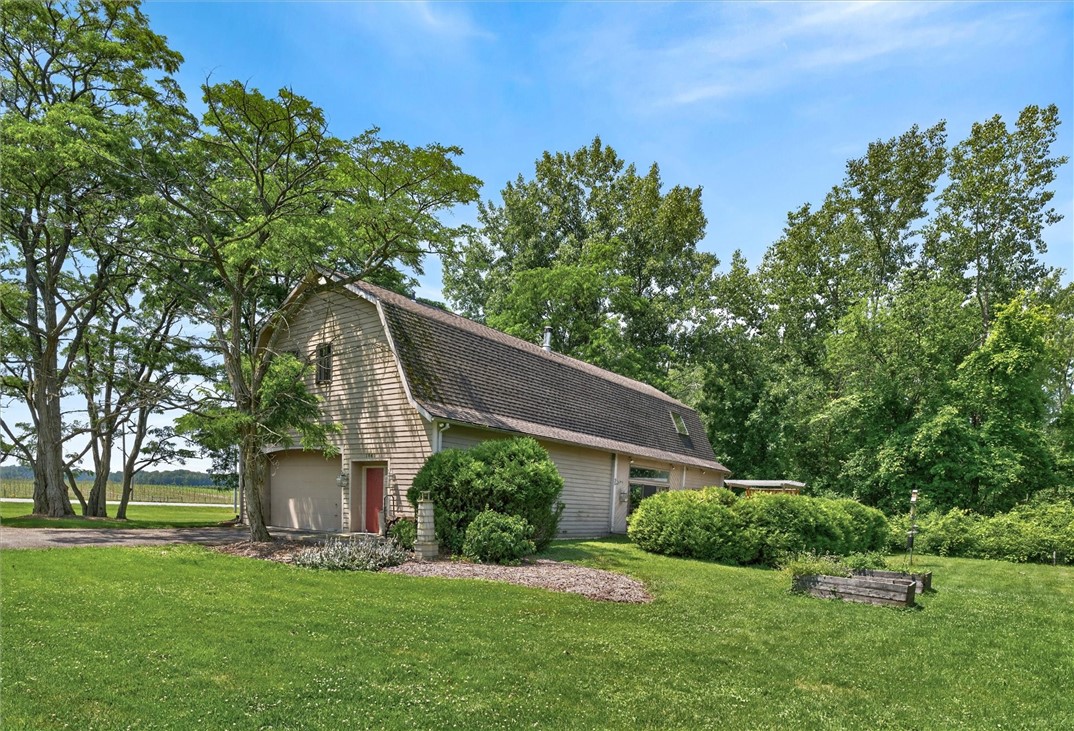 1880 Lake Road Webster, NY 14580 - Photo 5 of 49
