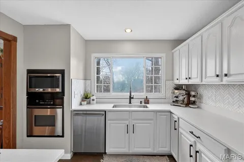 $559,900 | 13290 Kenroyal Drive, St. Louis, MO 63131