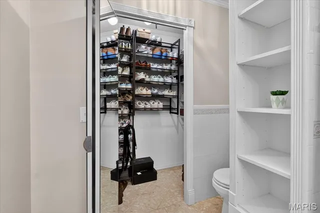 $575,000 | 13290 Kenroyal Drive, St. Louis, MO 63131