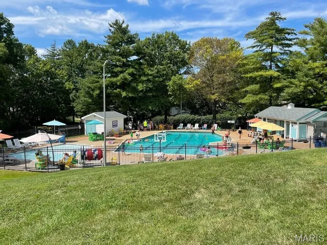 $559,900 | 13290 Kenroyal Drive, St. Louis, MO 63131