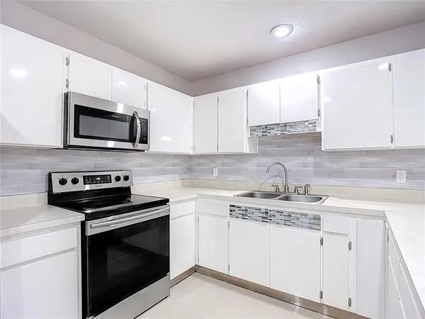 $360,000 | 1328 Divot Lane, Tampa, FL 33612