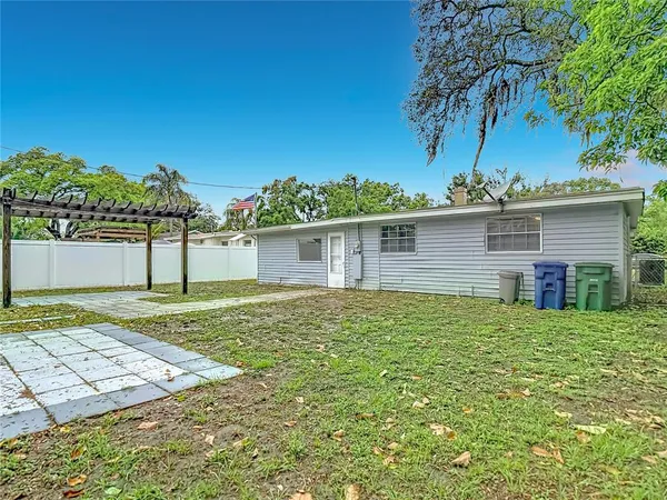 $360,000 | 1328 Divot Lane, Tampa, FL 33612