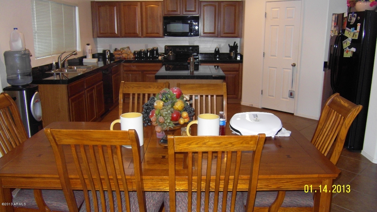 5436 West Apollo Road Laveen, AZ 85339 - Photo 11 of 29 BREAKFAST AREA