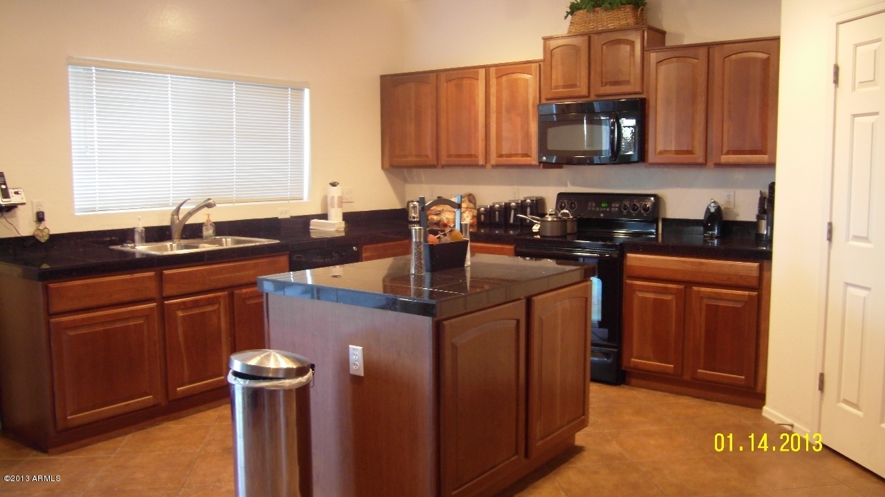 5436 West Apollo Road Laveen, AZ 85339 - Photo 10 of 29 KITCHEN2