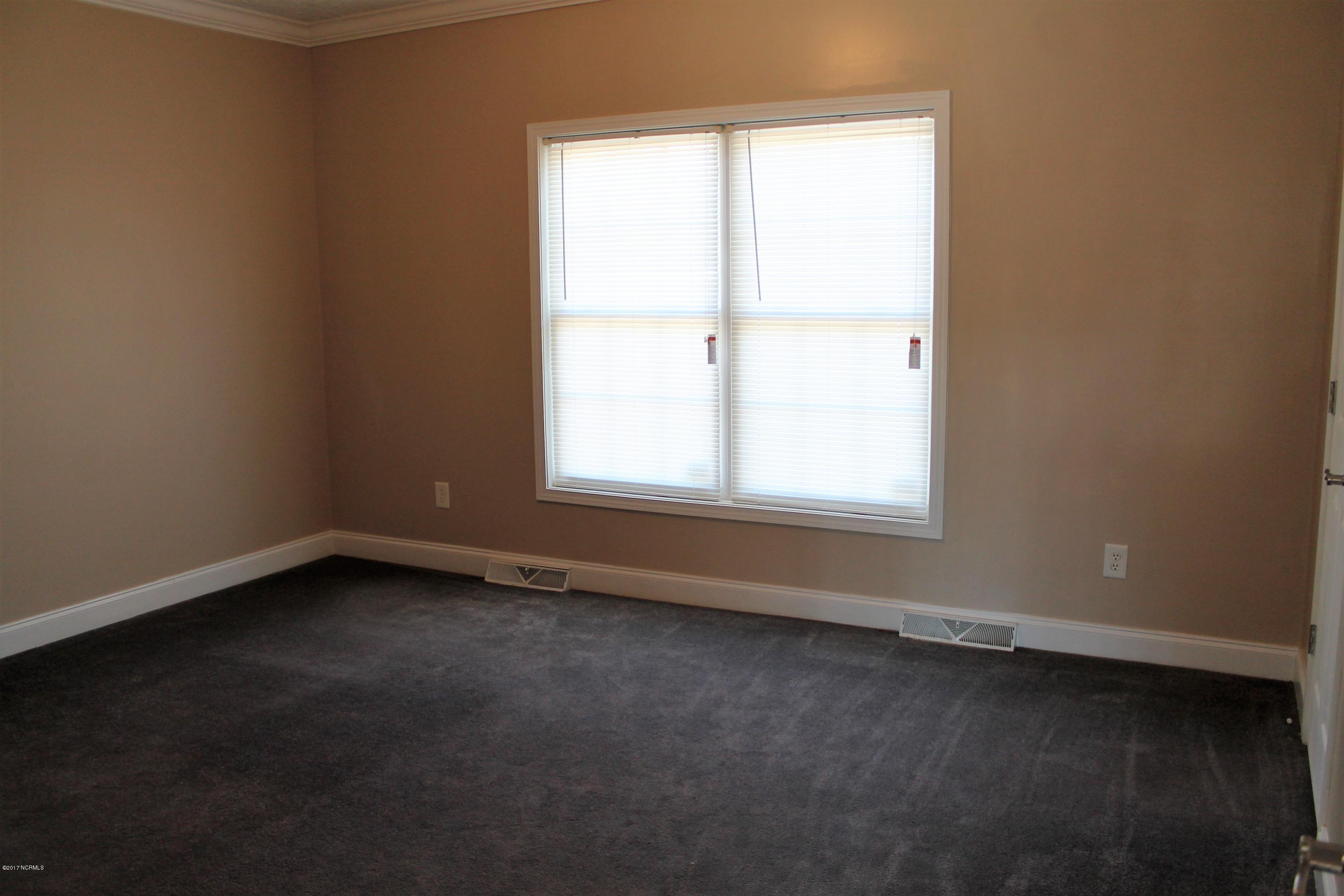 181 Newbold Road Jacksonville, NC 28540 - Photo 15 of 25 IMG_2240