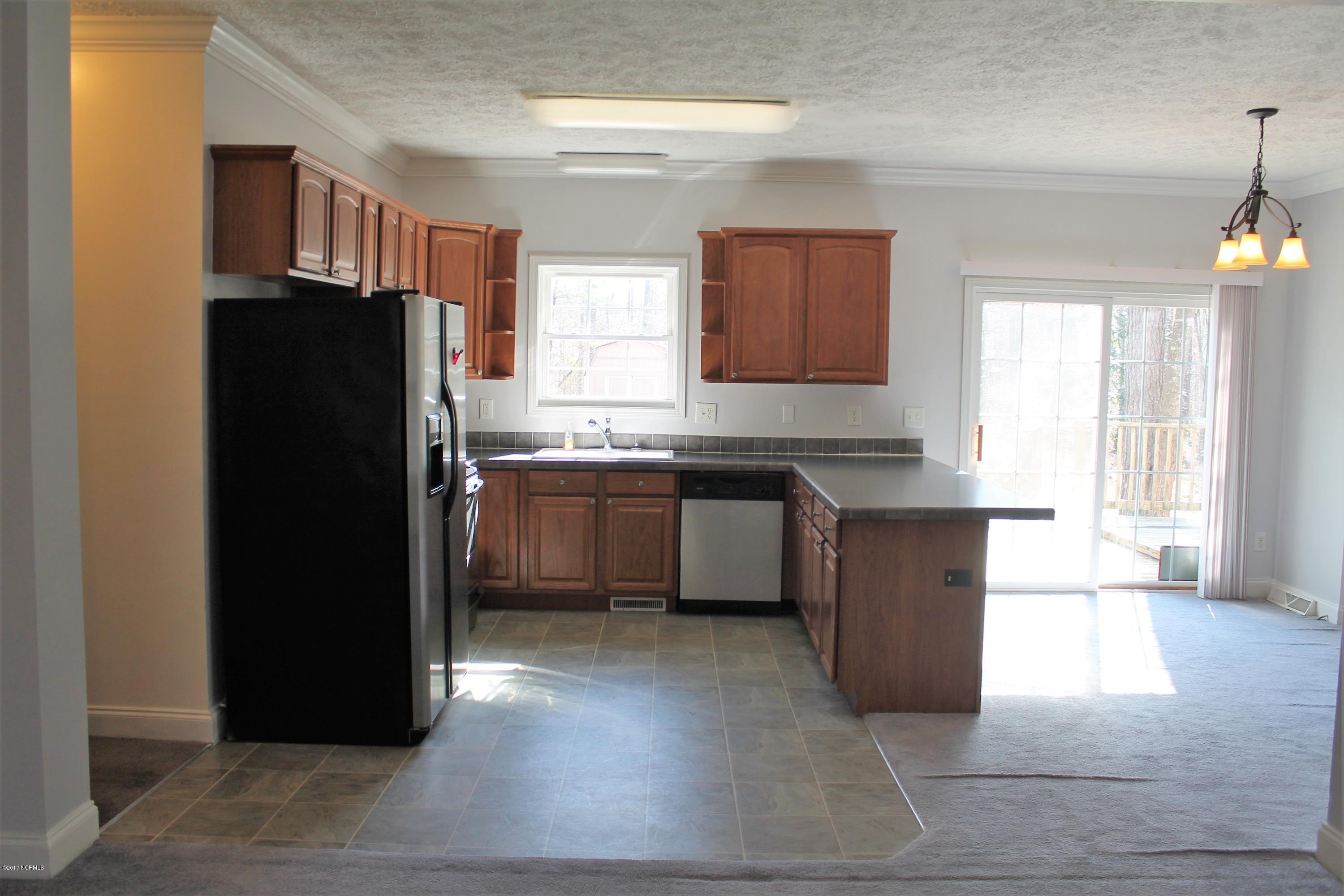181 Newbold Road Jacksonville, NC 28540 - Photo 7 of 25 IMG_2221