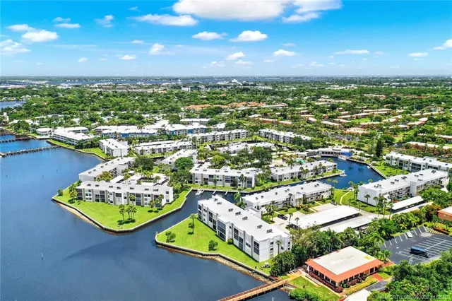 $2,300 | 1950 Southwest Palm City Road, Unit 7102, Stuart, FL 34994