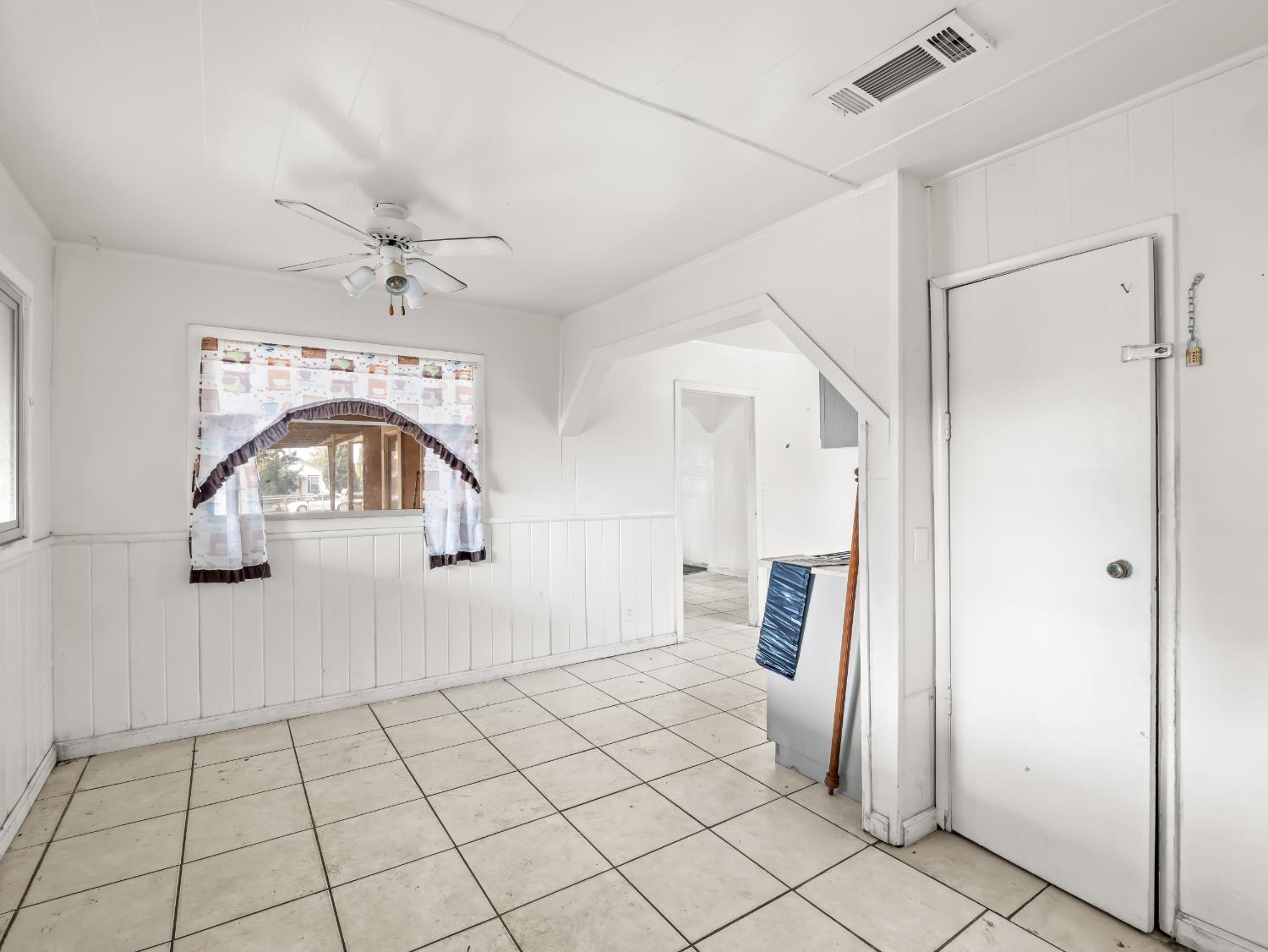 2509 South 10th Street Fresno, CA 93725 - Photo 8 of 31