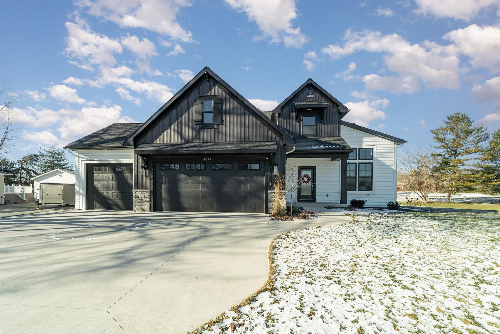 4847 North River Road Freeland, MI 48623 - Photo 3 of 32