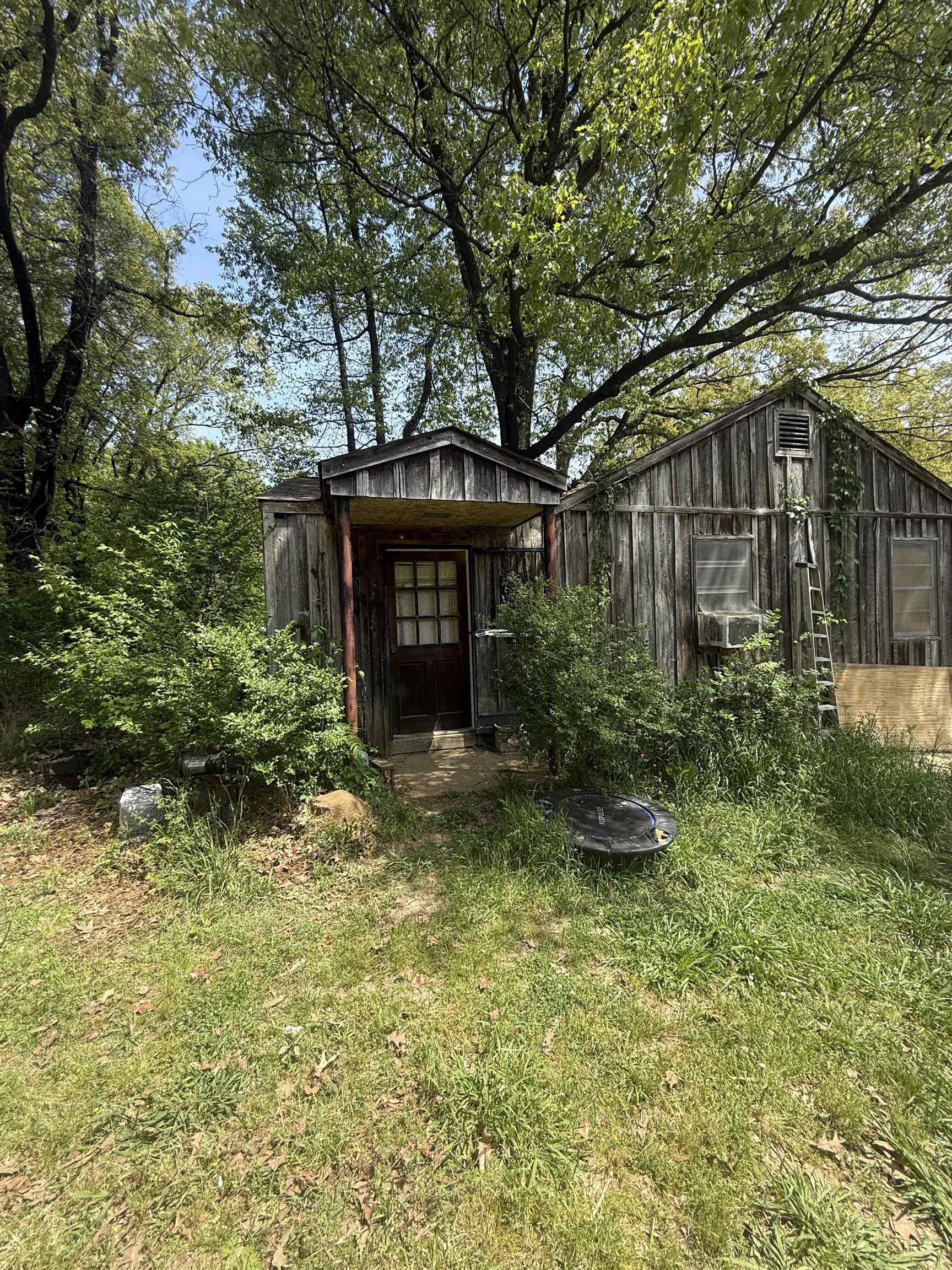 5085 Clinton Road Memphis, TN 38109 - Photo 11 of 36 View of outbuilding