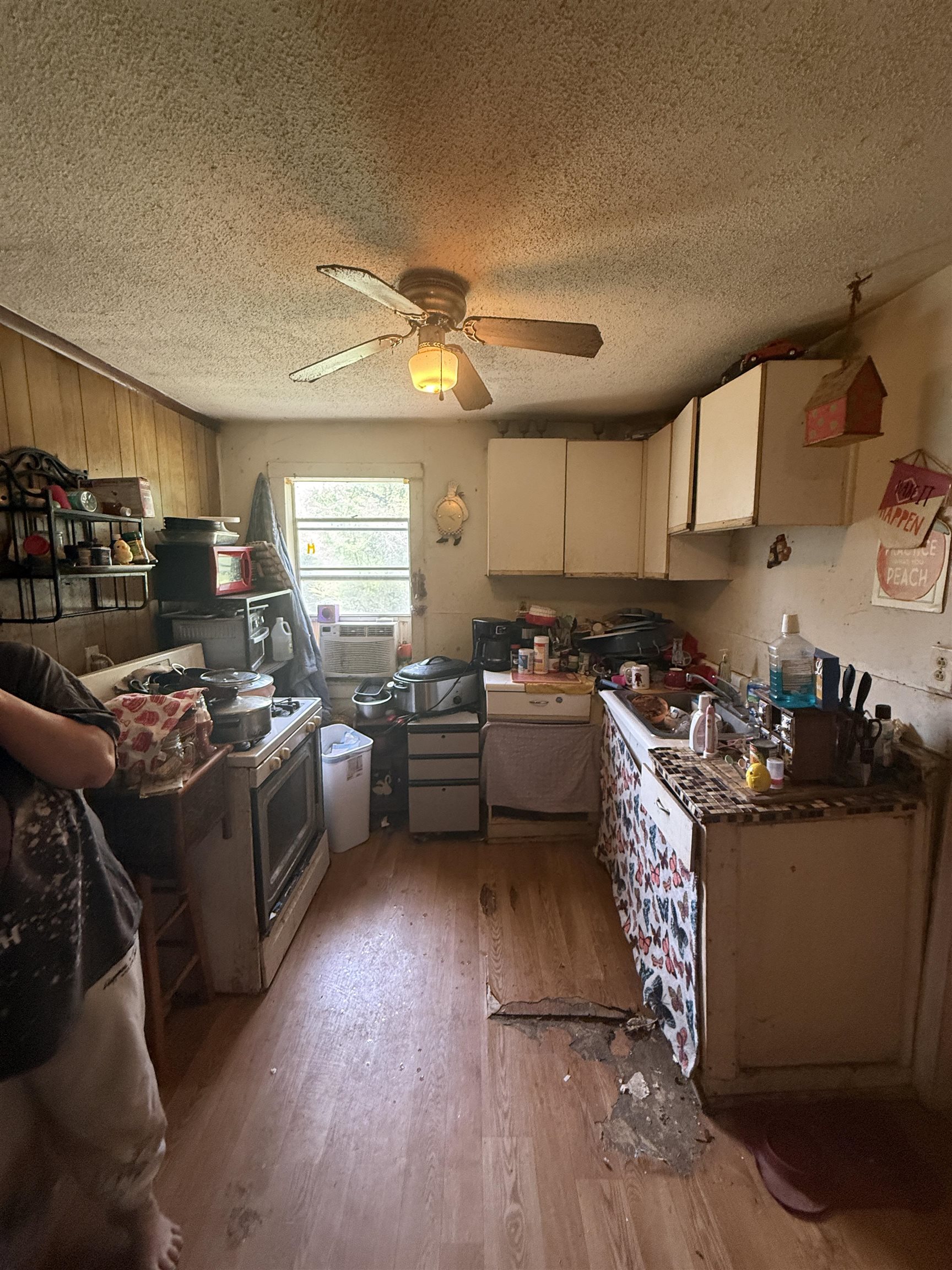 5085 Clinton Road Memphis, TN 38109 - Photo 17 of 36 Kitchen featuring light wood-style flooring, white range with gas stovetop, a ceiling fan, and a textured ceiling