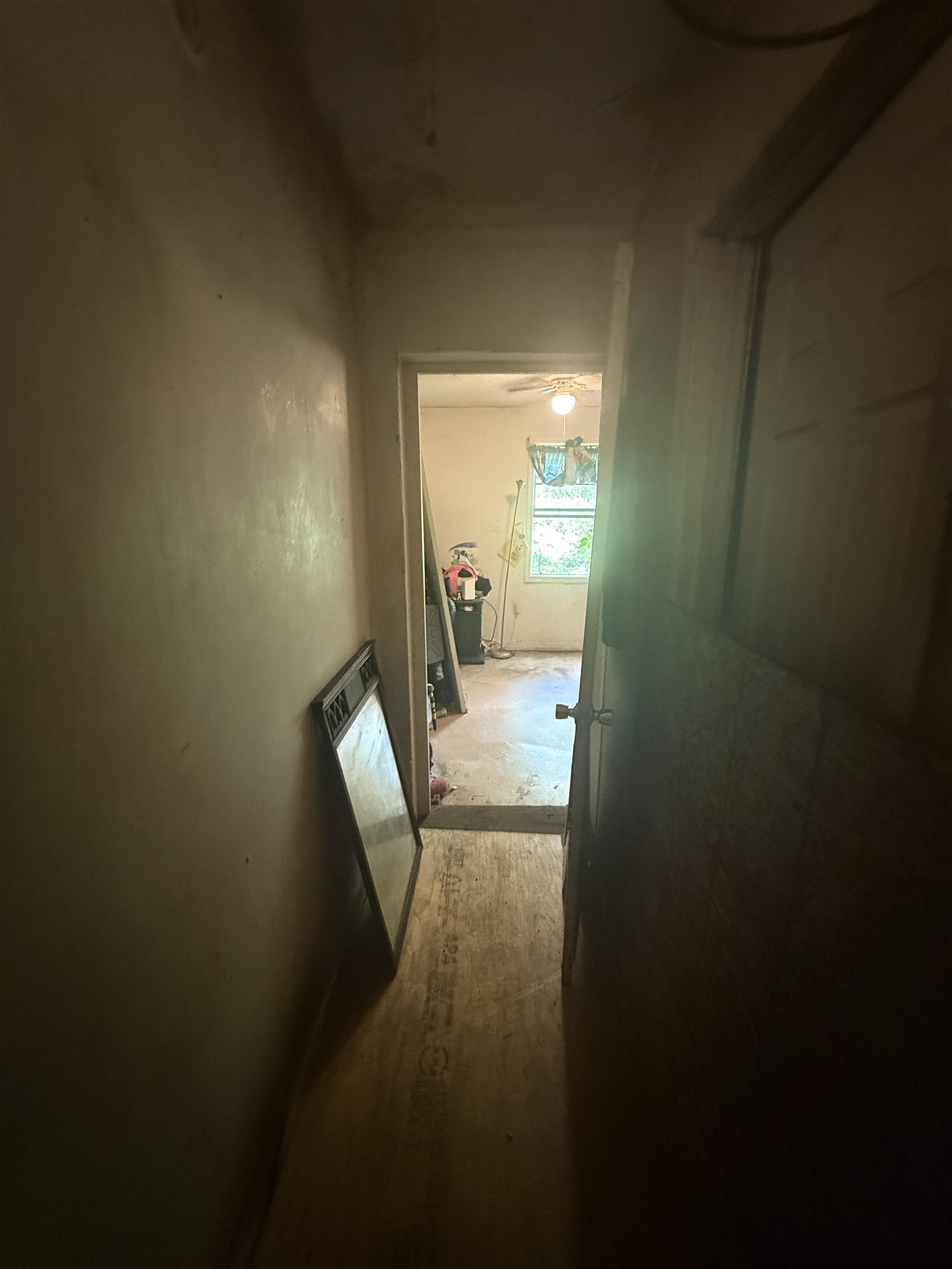 5085 Clinton Road Memphis, TN 38109 - Photo 20 of 36 View of hallway