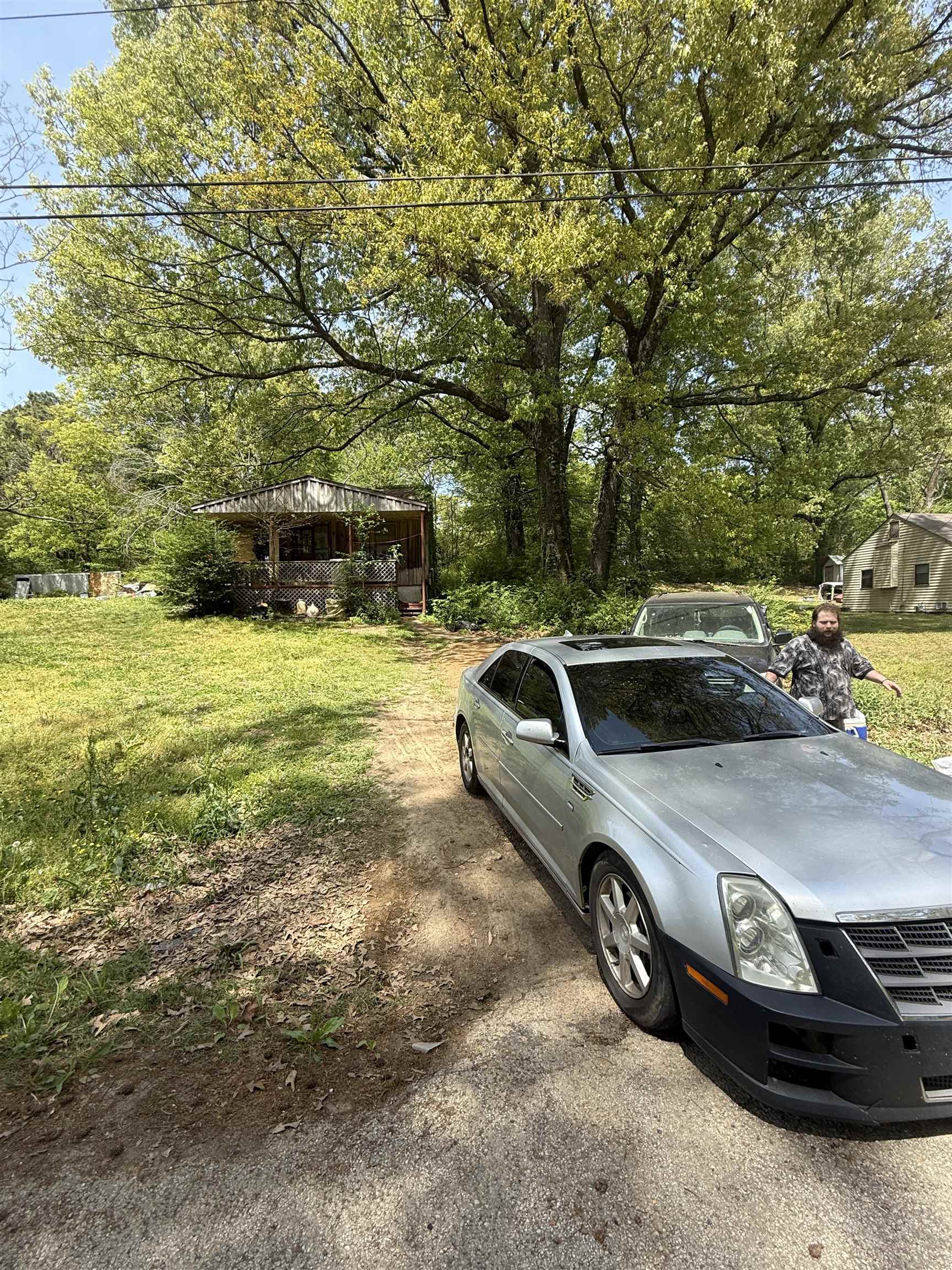 5085 Clinton Road Memphis, TN 38109 - Photo 3 of 36 View of grassy yard