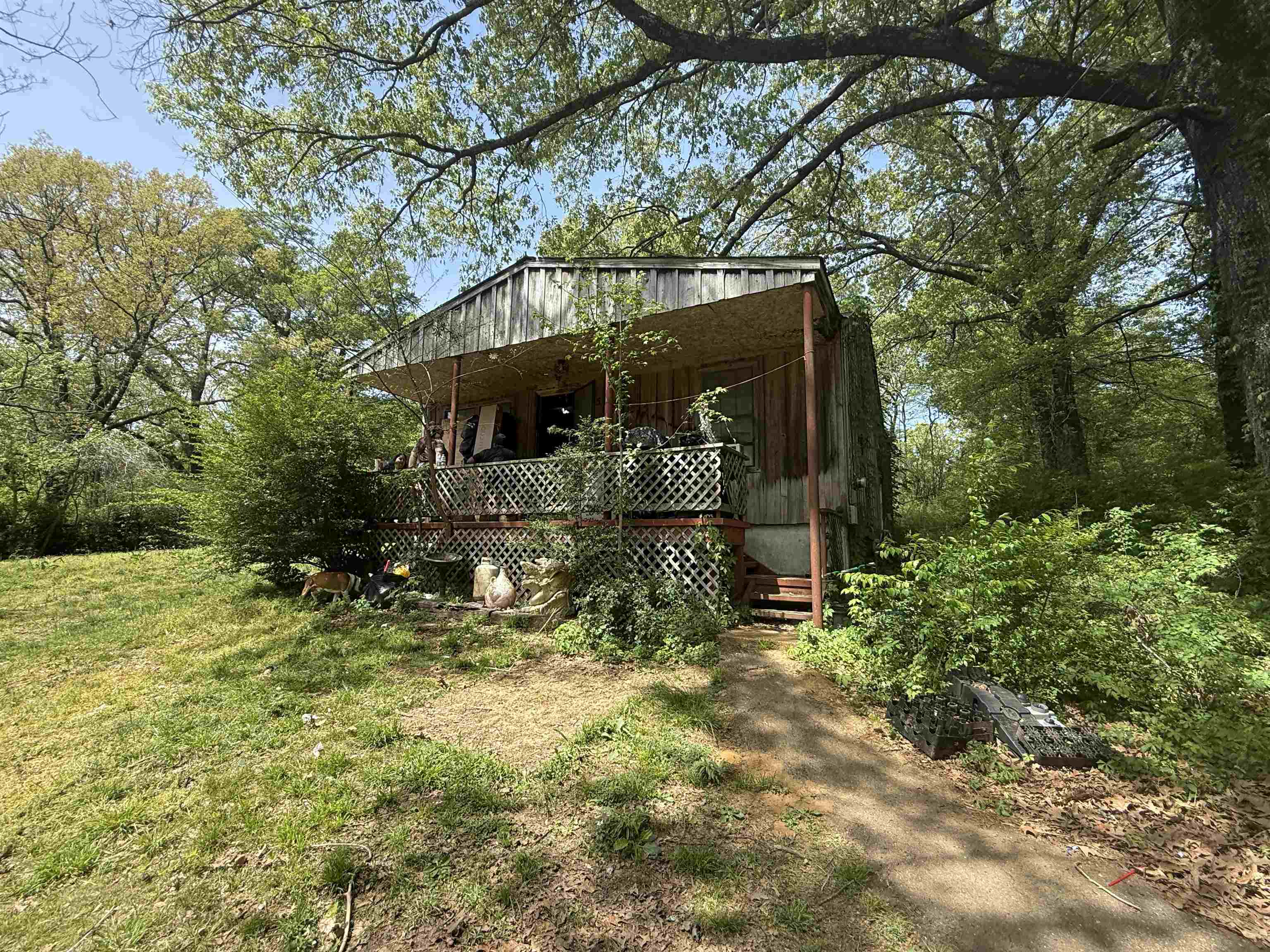 5085 Clinton Road Memphis, TN 38109 - Photo 5 of 36 View of front of house featuring view of wooded area