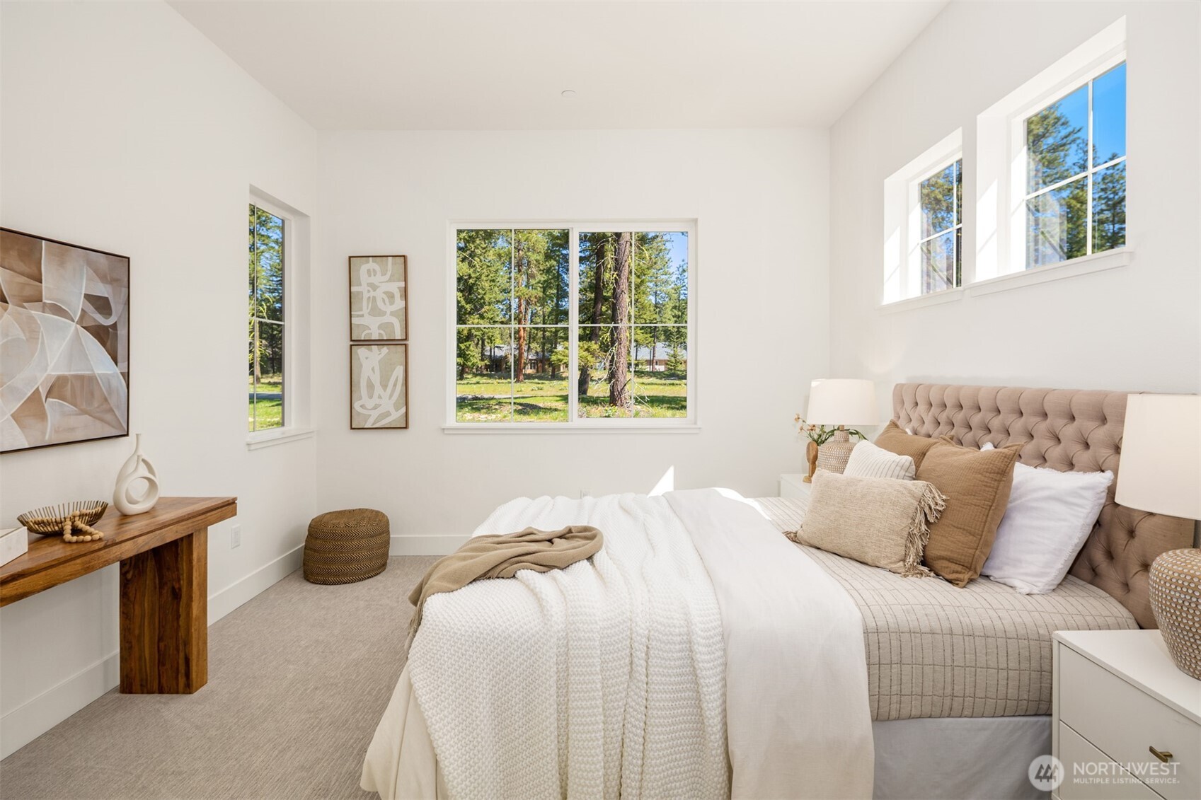 2010 Wanawish Loop Ronald, WA 98940 - Photo 17 of 28 a bedroom with a bed and a window