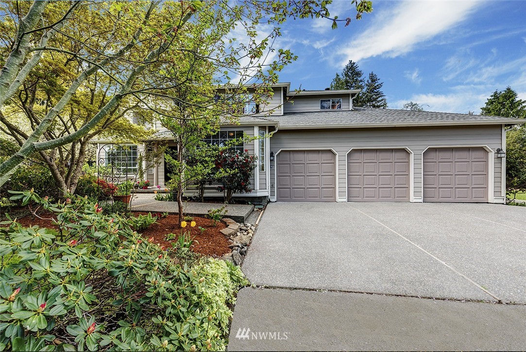 2905 Russet Road Brier, WA 98036 - Photo 1 of 25 Gallery Image 1