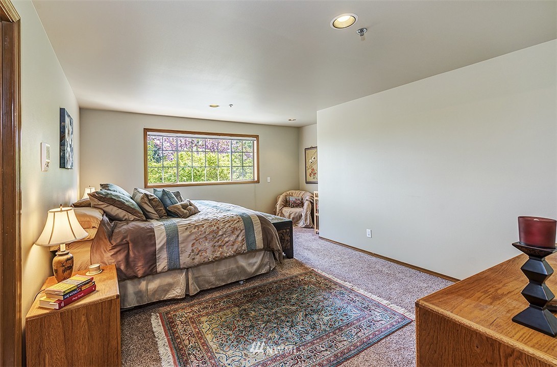 2905 Russet Road Brier, WA 98036 - Photo 12 of 25 Gallery Image 12