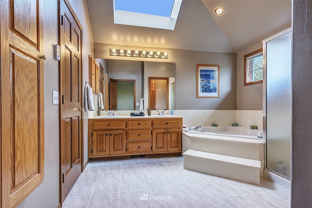 2905 Russet Road Brier, WA 98036 - Photo 13 of 25 Gallery Image 13