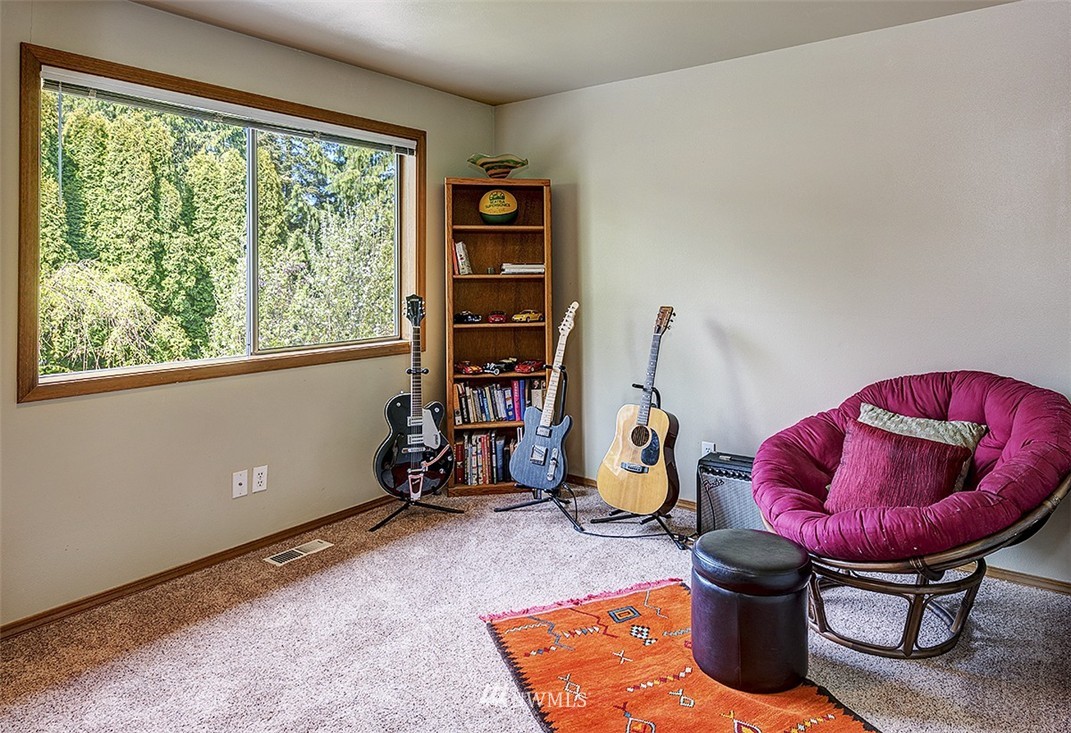2905 Russet Road Brier, WA 98036 - Photo 14 of 25 Gallery Image 14