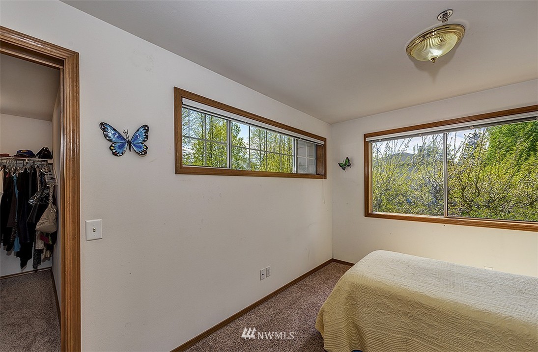 2905 Russet Road Brier, WA 98036 - Photo 16 of 25 Gallery Image 16
