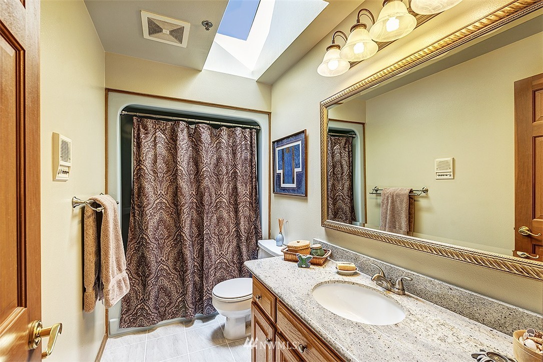 2905 Russet Road Brier, WA 98036 - Photo 17 of 25 Gallery Image 17