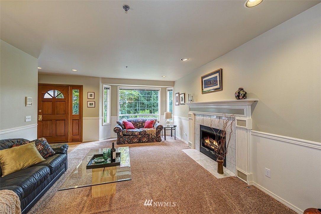 2905 Russet Road Brier, WA 98036 - Photo 4 of 25 Gallery Image 4