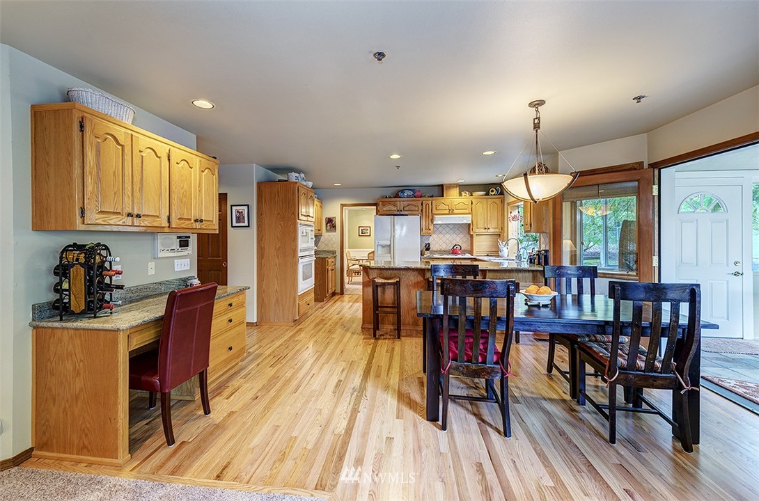 2905 Russet Road Brier, WA 98036 - Photo 6 of 25 Gallery Image 6