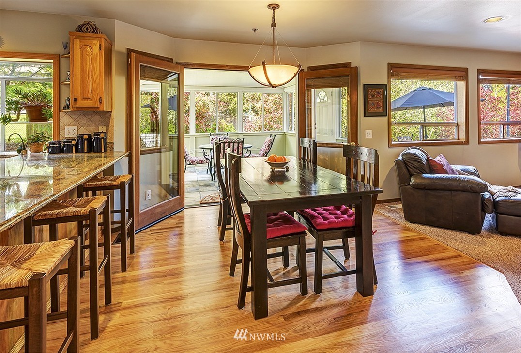 2905 Russet Road Brier, WA 98036 - Photo 7 of 25 Gallery Image 7