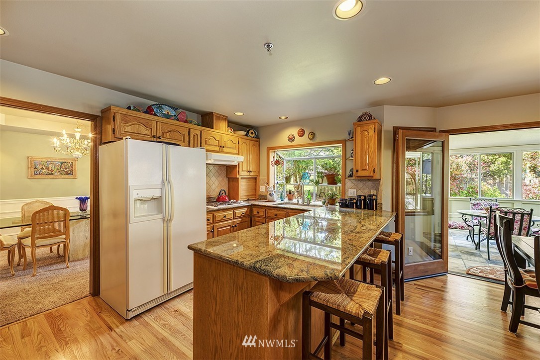 2905 Russet Road Brier, WA 98036 - Photo 8 of 25 Gallery Image 8
