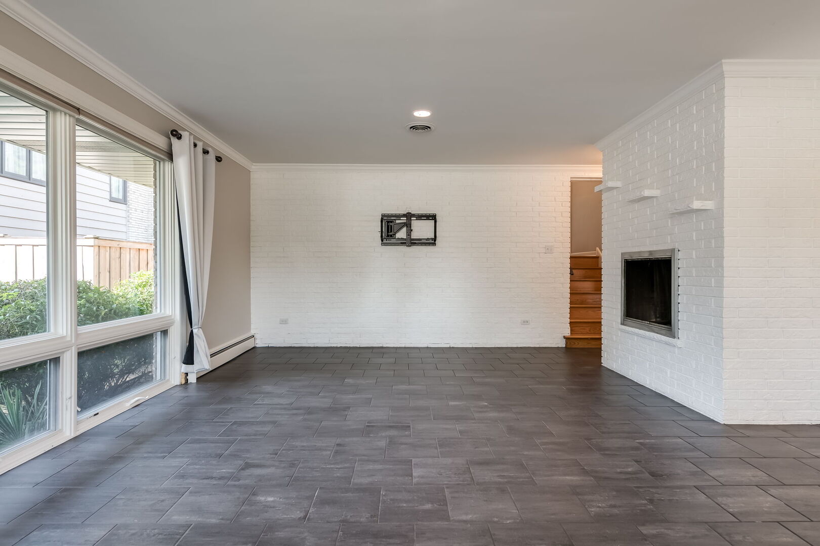 128 South Linden Avenue Elmhurst, IL 60126 - Photo 4 of 20