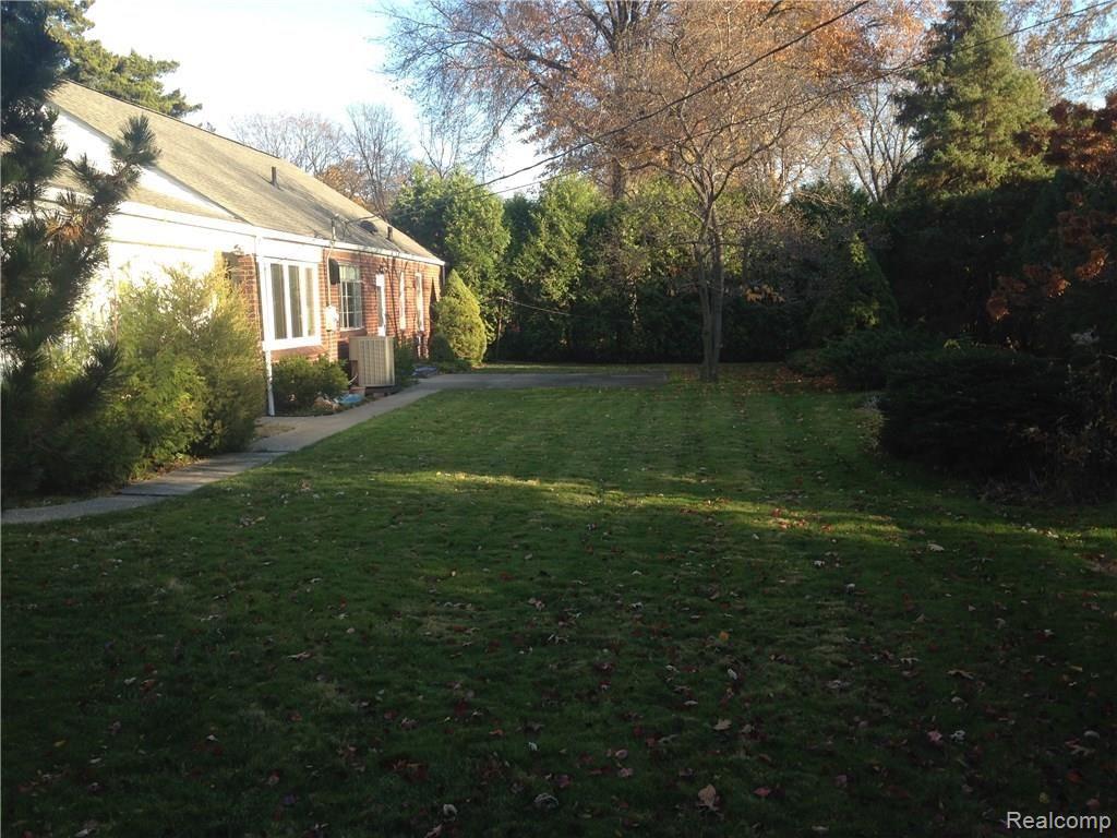 419 Lexington Road Grosse Pointe, MI 48236 - Photo 8 of 37 IMG_0865.JPG