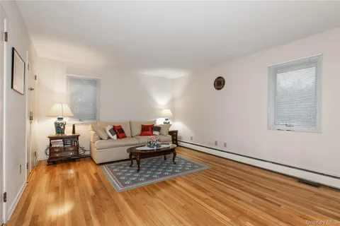 $1,899,000 | 1 The Brae, Woodbury, NY 11797