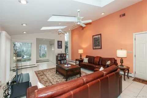 $2,099,000 | 1 The Brae, Woodbury, NY 11797