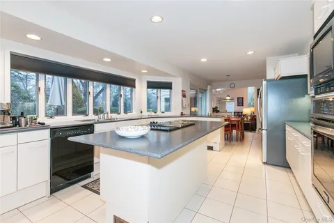 $2,099,000 | 1 The Brae, Woodbury, NY 11797