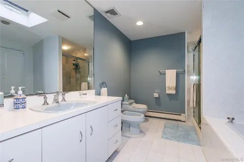 $1,899,000 | 1 The Brae, Woodbury, NY 11797