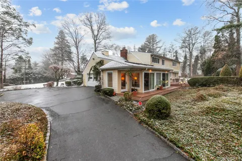 $1,899,000 | 1 The Brae, Woodbury, NY 11797