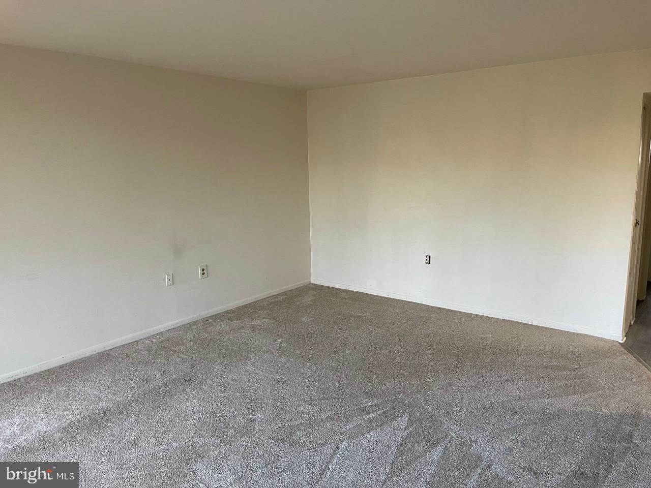 1522 Northgate Square, Unit 12B Reston, VA 20190 - Photo 4 of 15 Gallery Image 4