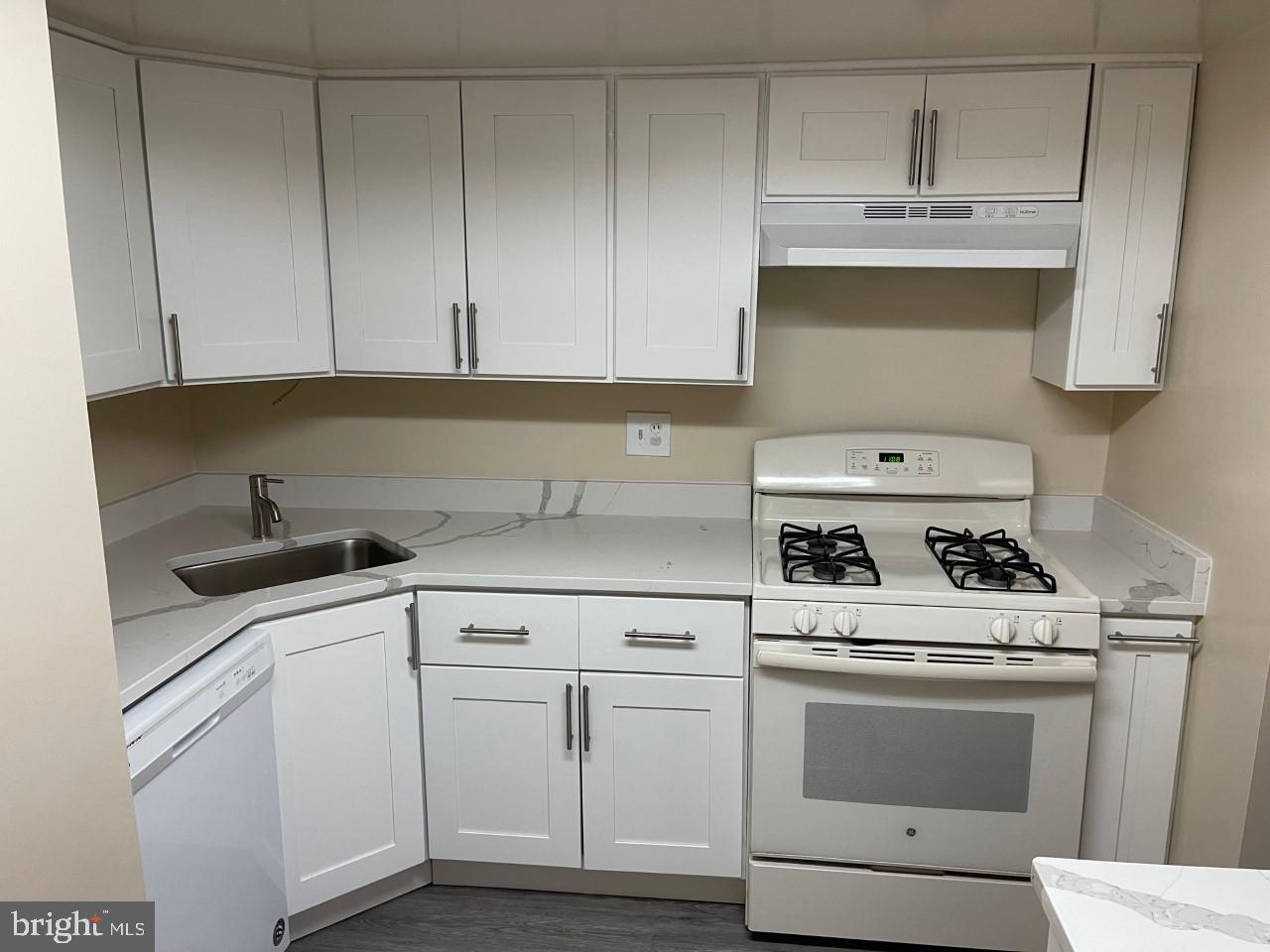 1522 Northgate Square, Unit 12B Reston, VA 20190 - Photo 6 of 15 Gallery Image 6
