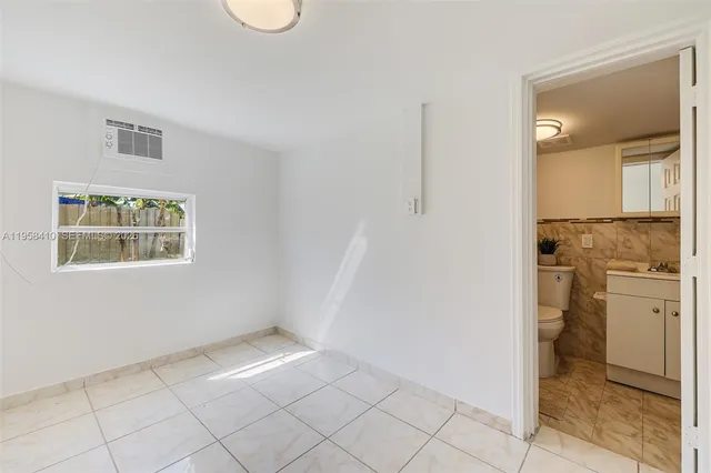 $1,100 | Grapeland Heights Estates, Miami, FL 33125