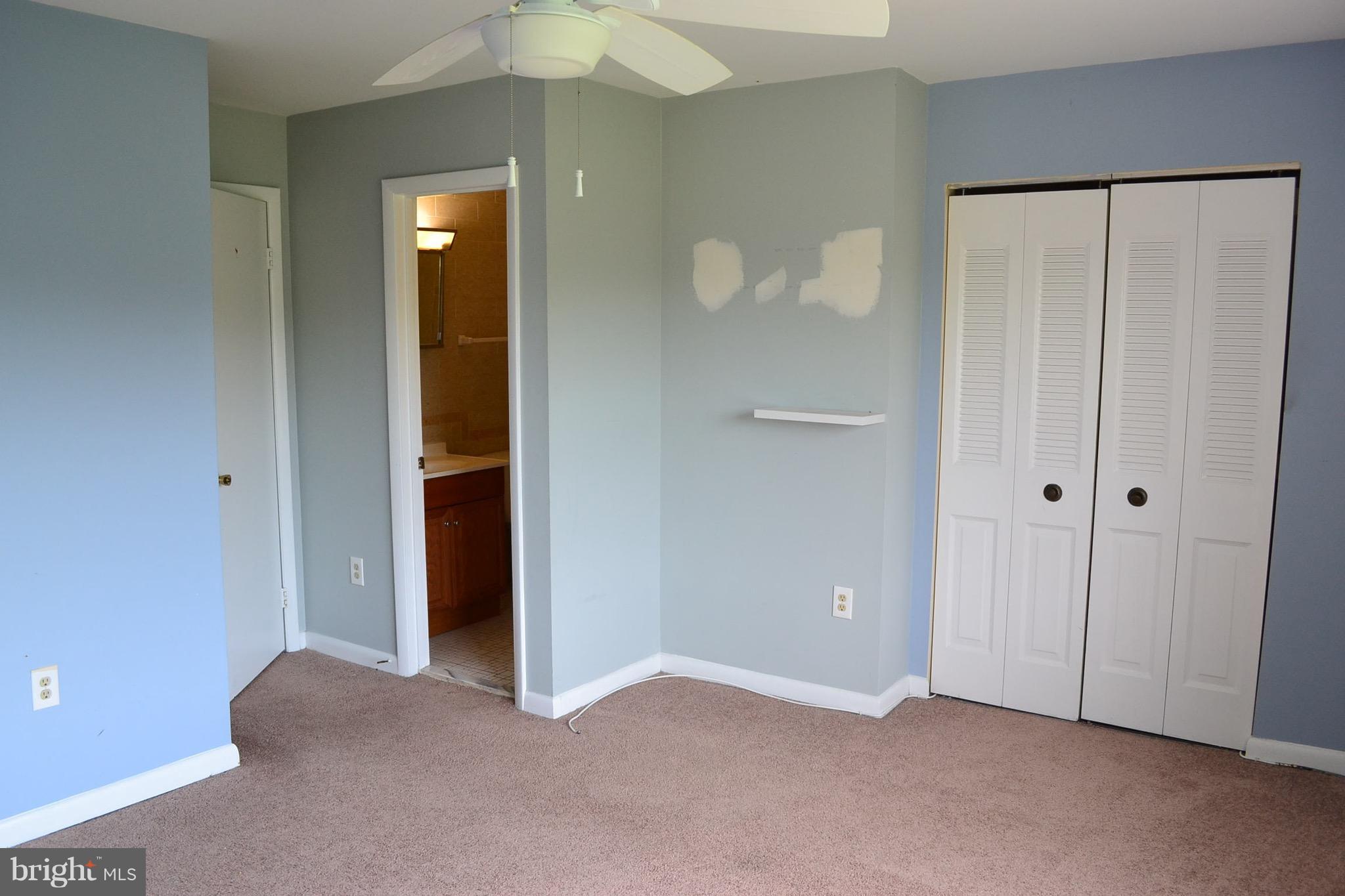 15238 Cloverdale Road Woodbridge, VA 22193 - Photo 13 of 19 an empty room with closet and a bathroom view