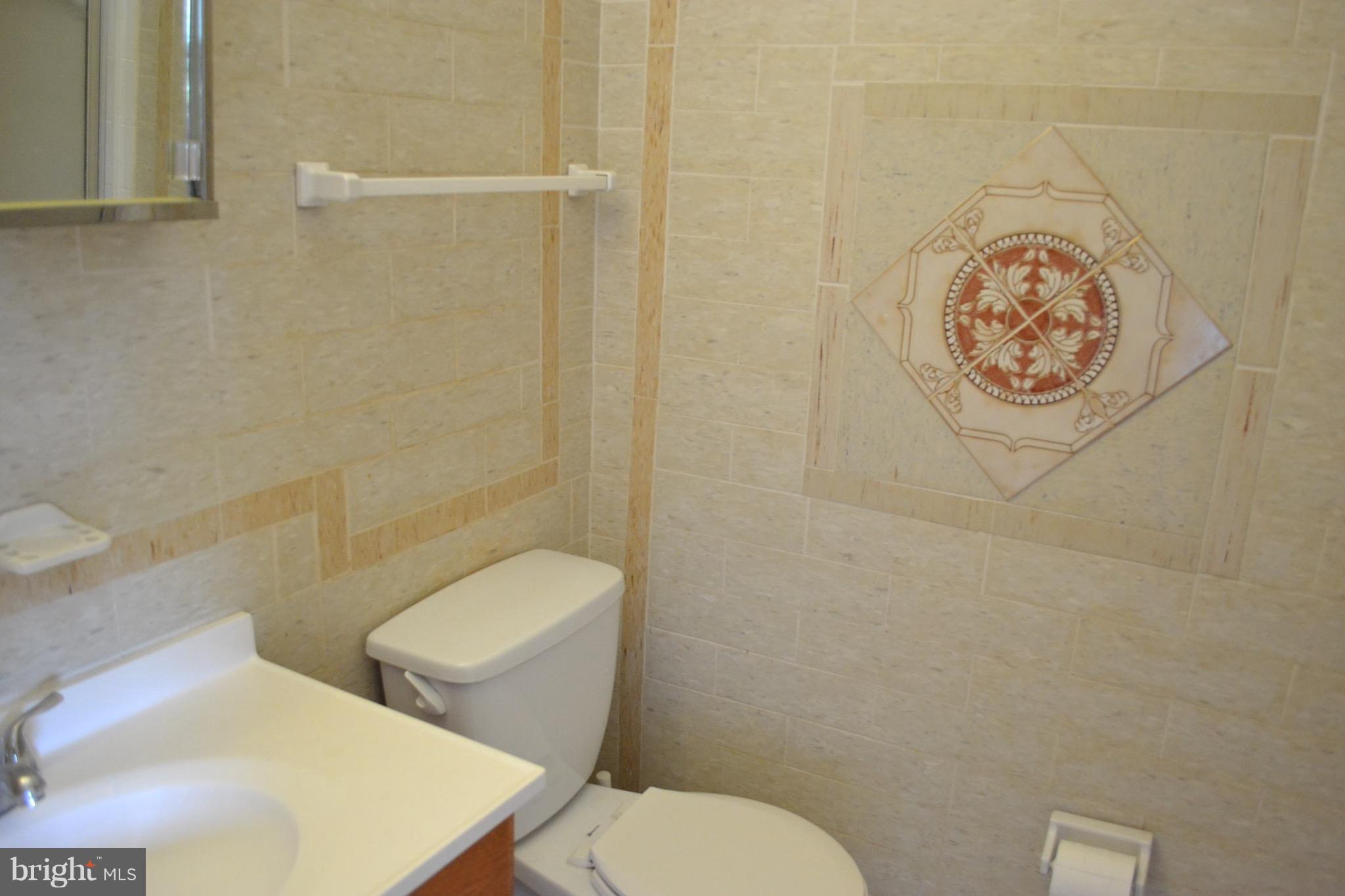 15238 Cloverdale Road Woodbridge, VA 22193 - Photo 14 of 19 a white toilet sitting next to a shower