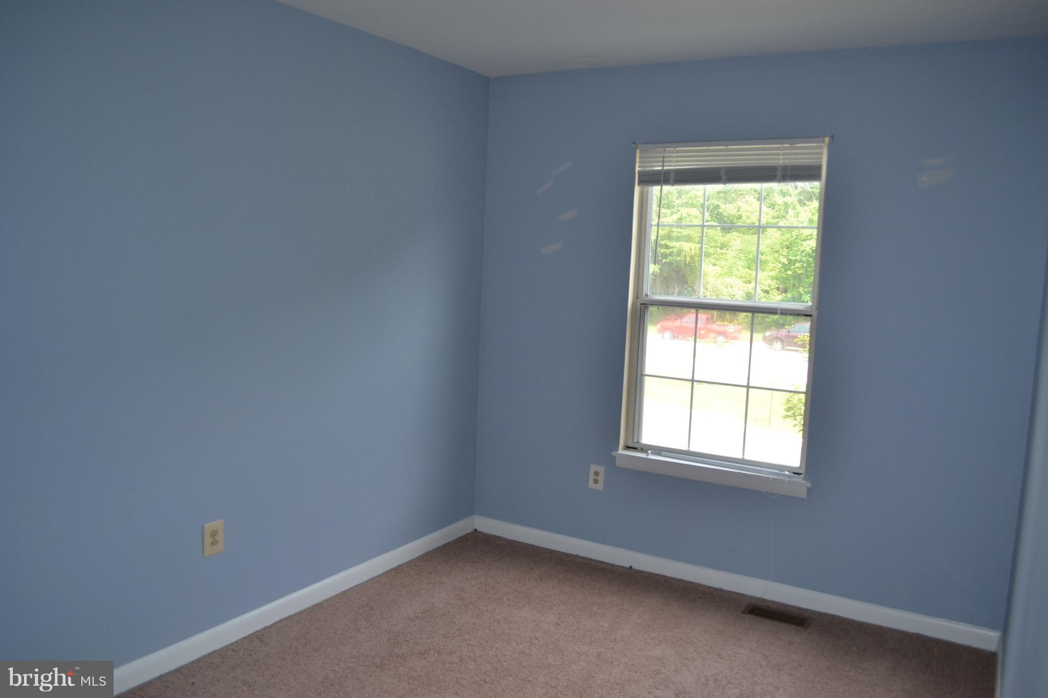 15238 Cloverdale Road Woodbridge, VA 22193 - Photo 16 of 19 an empty room with a window