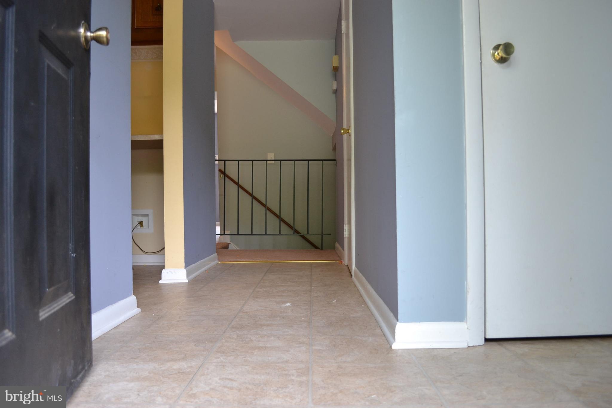 15238 Cloverdale Road Woodbridge, VA 22193 - Photo 3 of 19 a view of entryway