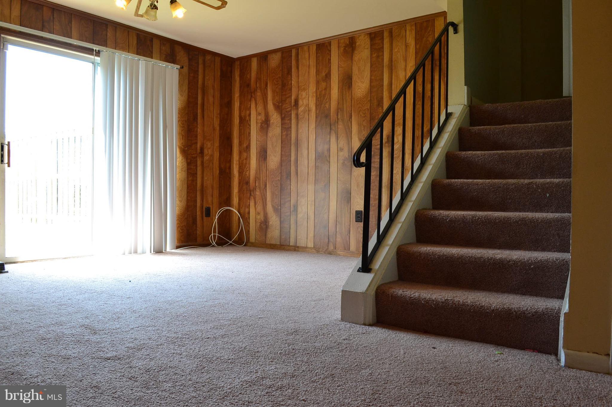 15238 Cloverdale Road Woodbridge, VA 22193 - Photo 6 of 19 a view of entryway