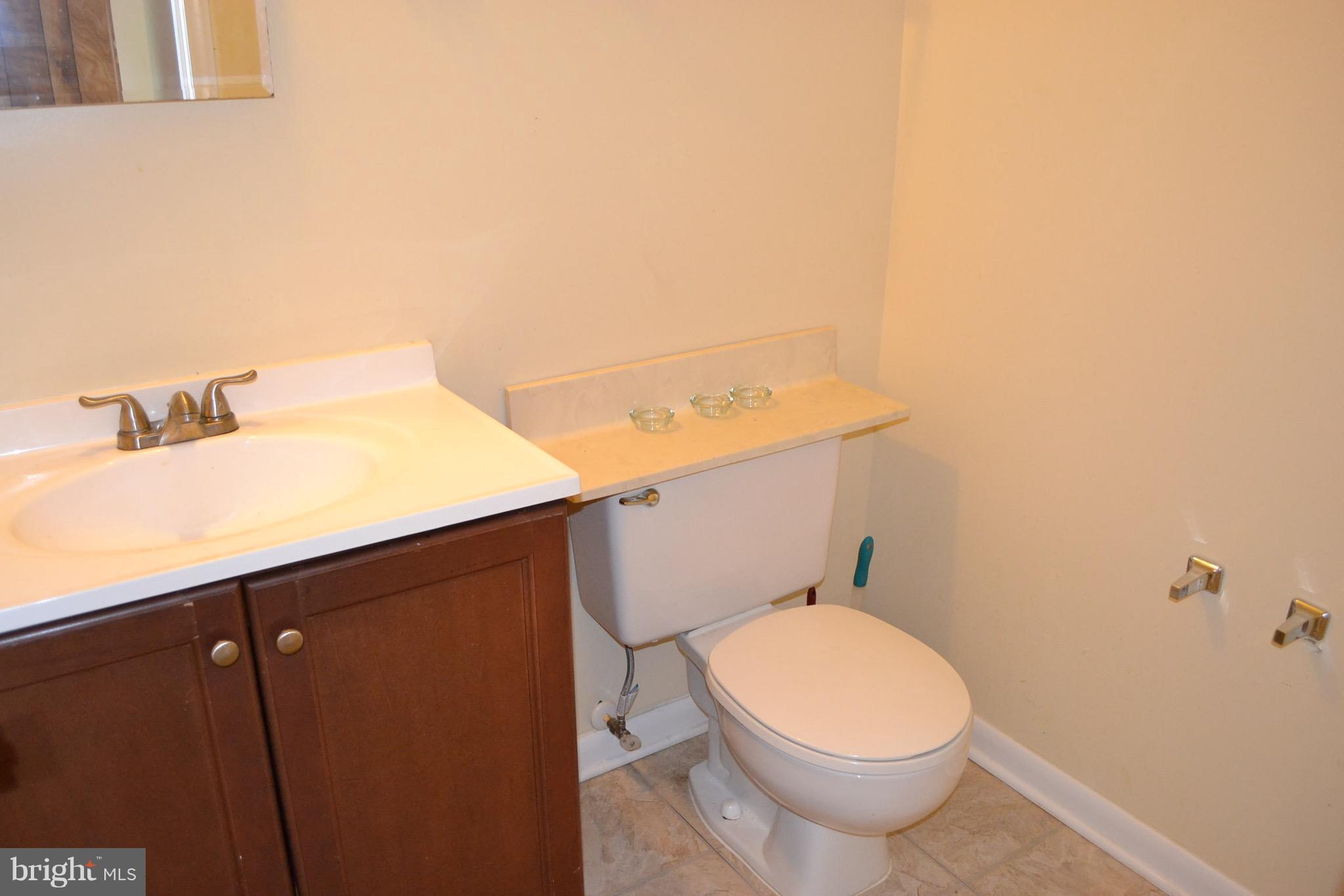 15238 Cloverdale Road Woodbridge, VA 22193 - Photo 7 of 19 a bathroom with a toilet and a sink